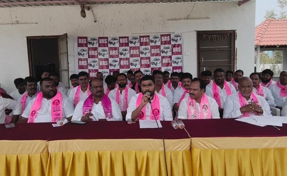 ఎమ్మెల్సీ శంభీపూర్ క్రిష్ణ ప్రెస్ మీట్ ఫోటో - తెలంగాణ బడ్జెట్ పై విమర్శలు