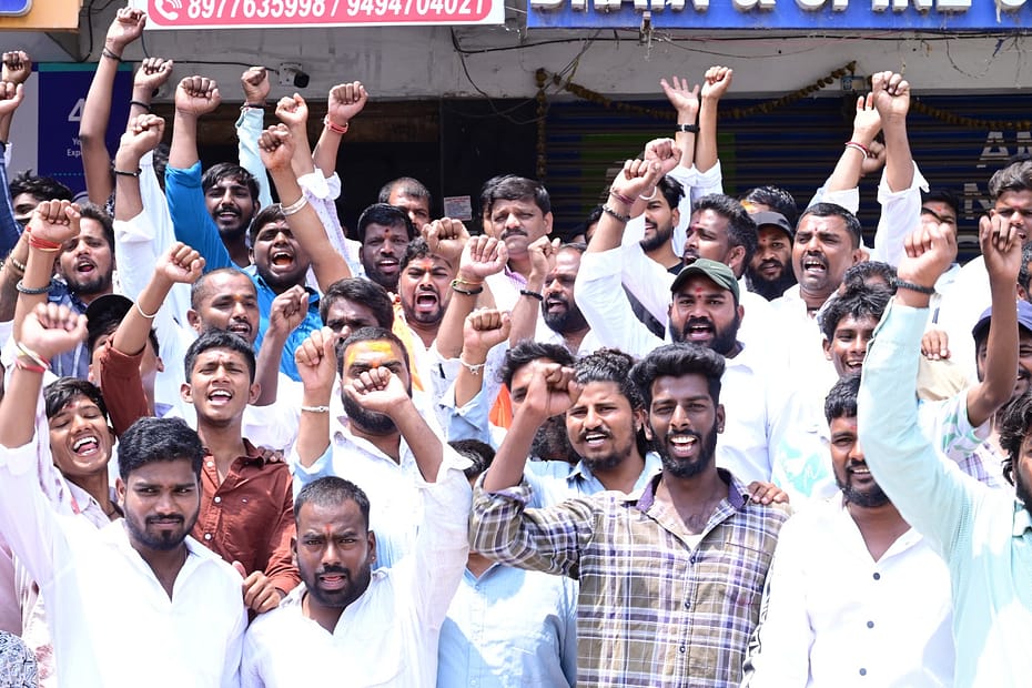 తీన్మార్ మల్లన్న సమక్షంలో టీఆర్‌పీ పార్టీలో చేరుతున్న గజ్వేల్ నాయకులు మరియు కార్యకర్తలు