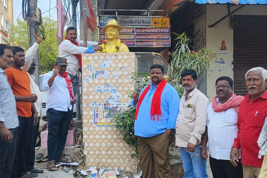 CPI Medchal district secretary Uma Mahesh and other leaders paying tributes to Bhagat Singh statue in Jagadgirigutta on his 95th death anniversary